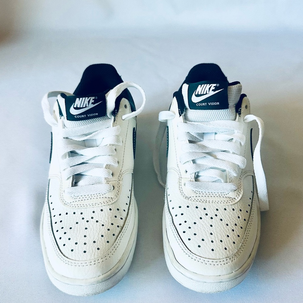 Nike Air Force Black and White Low-Top Sneakers (only worn once) Size 6